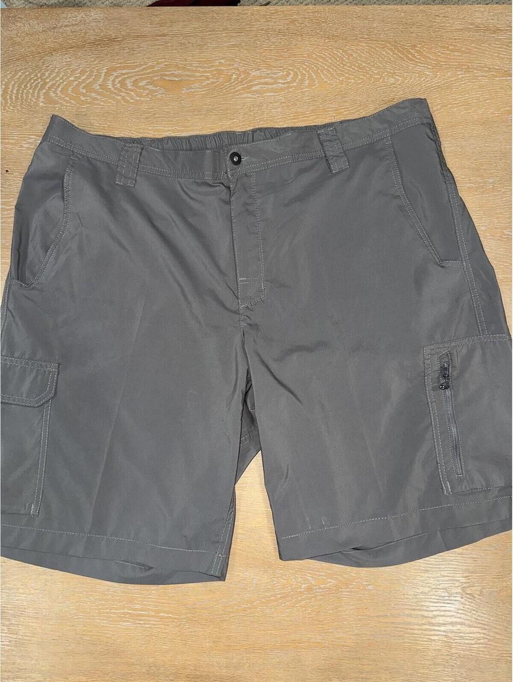 Columbia Shorts 10” Sz 44 Men’s Gray Lightweight Pockets Fishing Boating Outdoor